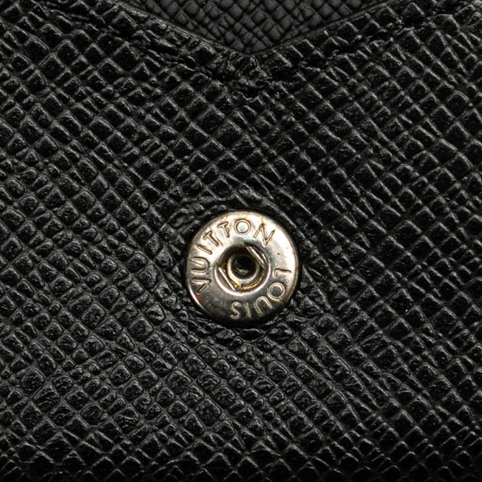 Louis Vuitton Taiga Enveloppe Carte De Visite Black